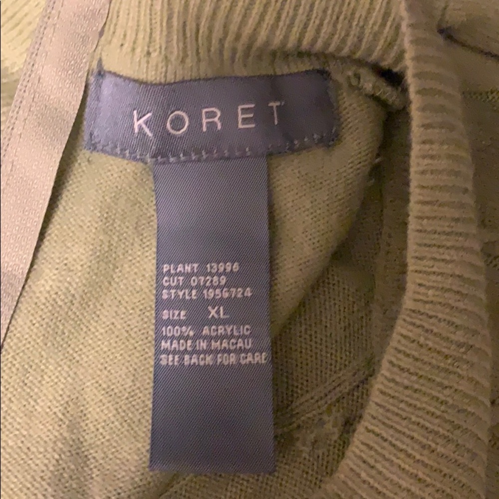 Sweater - Picture 4 of 4